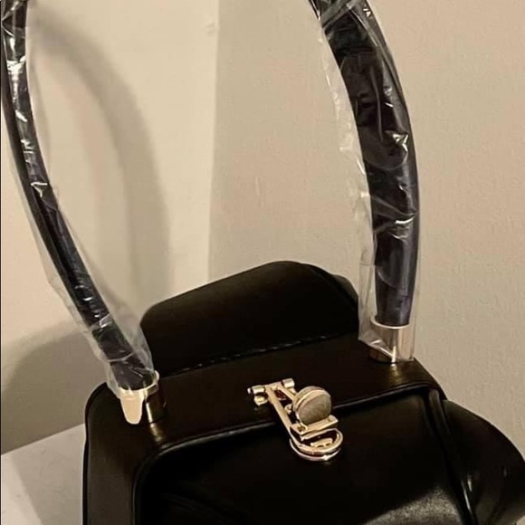 BAGS - Picture 7 of 13